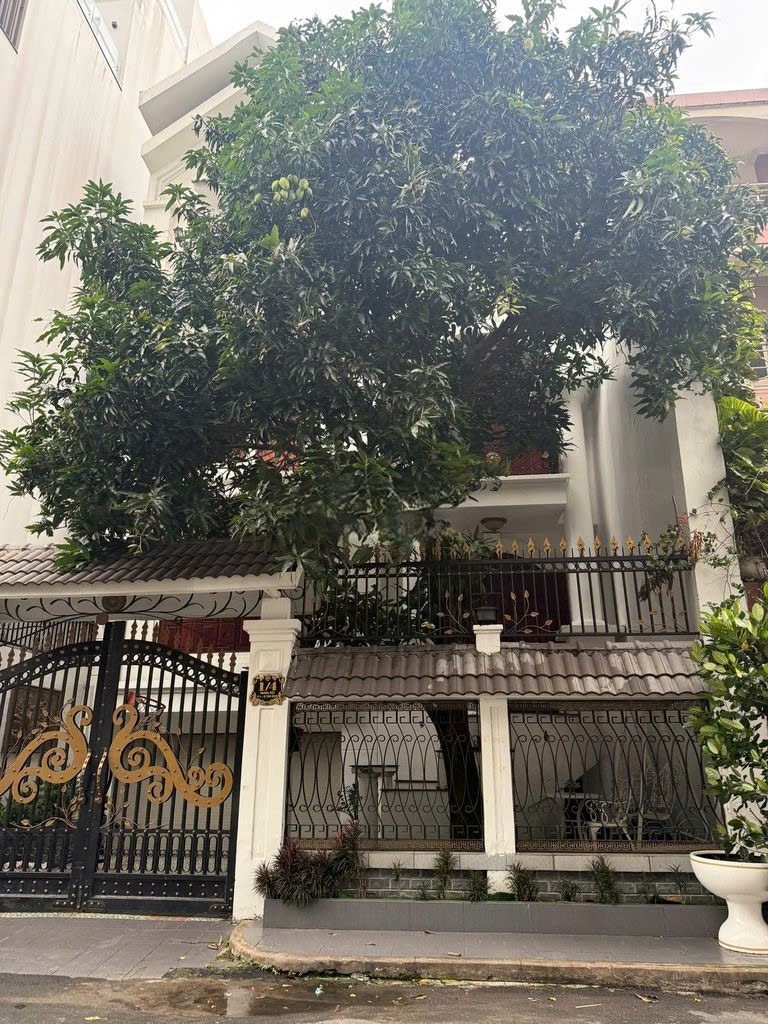 Nhà thuê tại Đường Hoàng Việt, Tân Bình